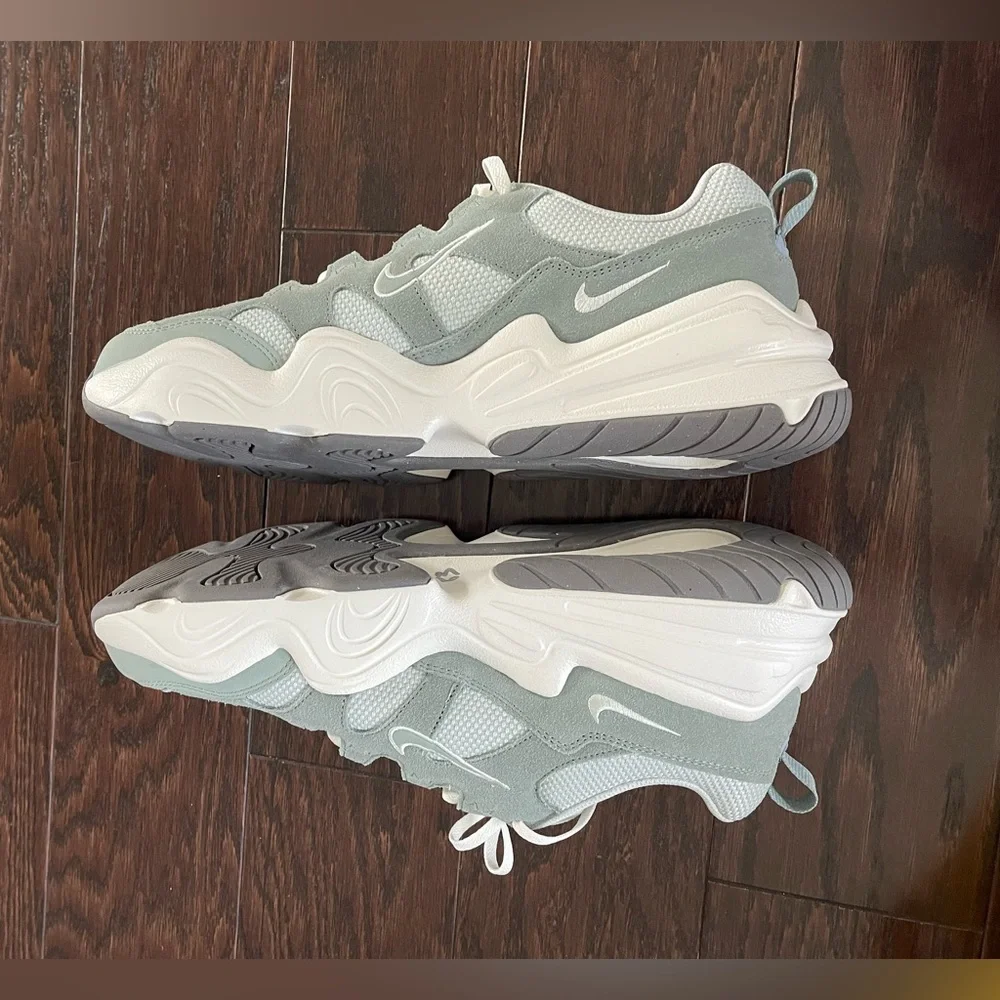 Women's Nike Casual Tech Hera DR9761-001 Light/Silver-Mica/Green Size 14.5